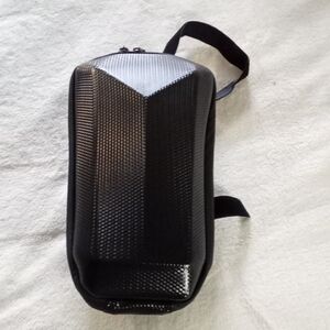 Sleek Black Carbon Fiber Men's Bag for Bikes NEW